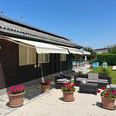 Bartok Apartmanhaz Дом отдыха Балатонсарсо