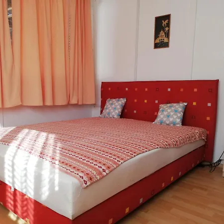 Bartok Apartmanhaz Дом отдыха Балатонсарсо